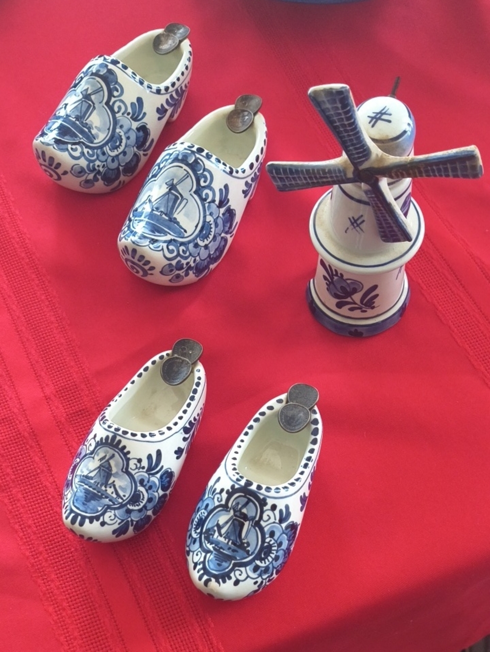 Vintage Delft Blue Clogs, 5" And 4" With Windmill 5"  Very Nice!